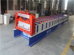 浩鑫壓瓦機(jī)現(xiàn)貨供應(yīng)安徽合肥820角馳壓瓦機(jī)